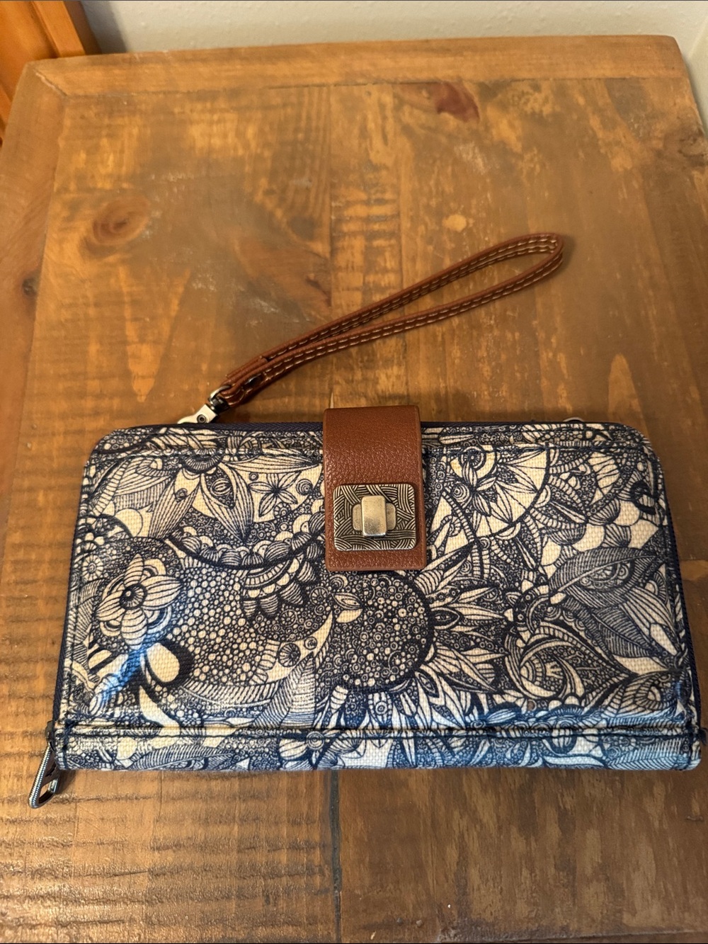New Sakroots Navy Floral Print Wristlet with Removable Brown Strap